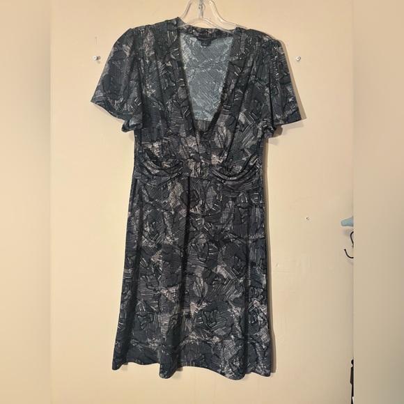 Banana Republic Dresses & Skirts - Banana Republic Black and Gray Midi Dress